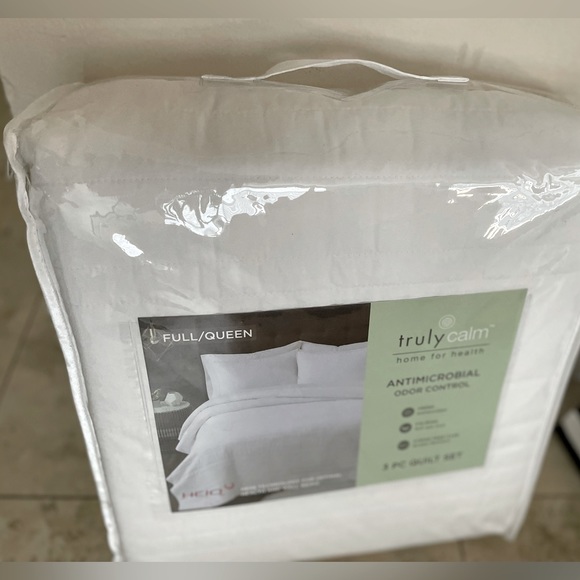 Full/Queen 3 Piece Quilt Set brand “BRAND NEW” still in package - Picture 3 of 4